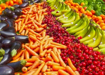 أطعمة تمنحك شعرا صحيا وبشرة متوهجة وأظافر قوية